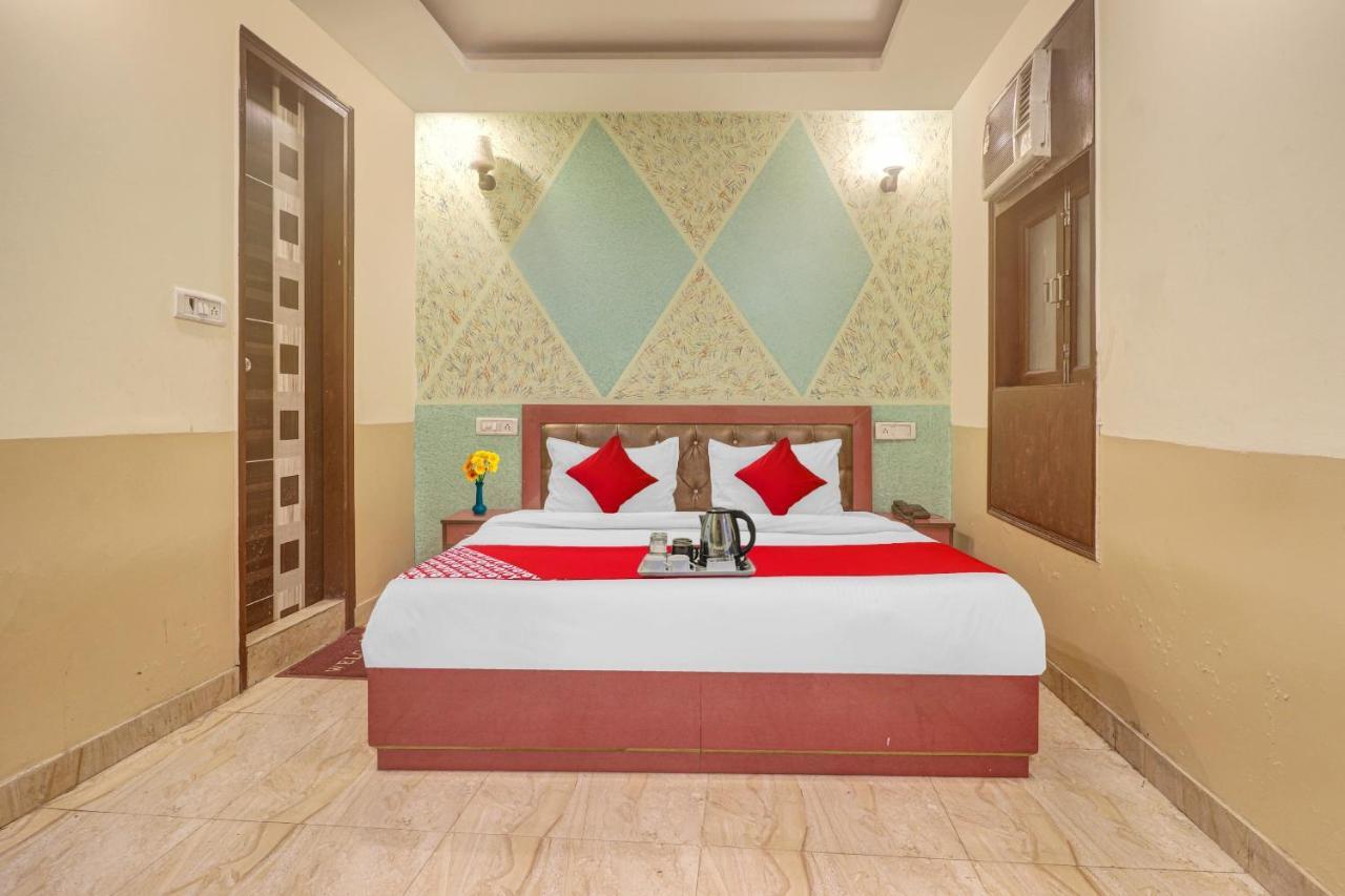 Hotel O Prince Home Stay Near Ambience Mall Нью-Делі Екстер'єр фото