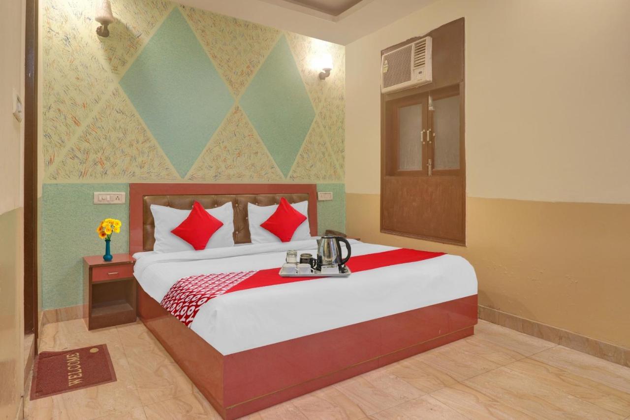 Hotel O Prince Home Stay Near Ambience Mall Нью-Делі Екстер'єр фото