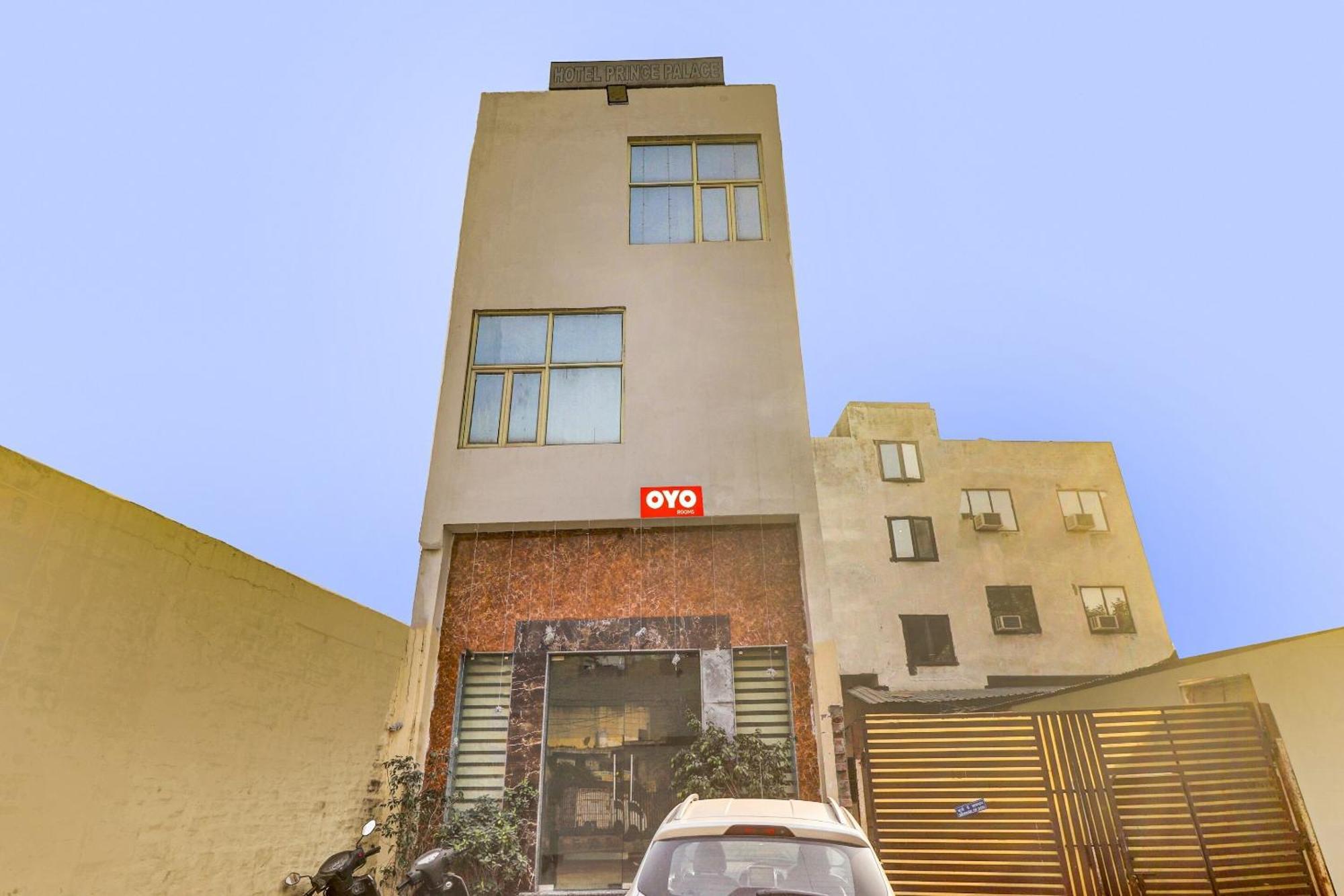 Hotel O Prince Home Stay Near Ambience Mall Нью-Делі Екстер'єр фото