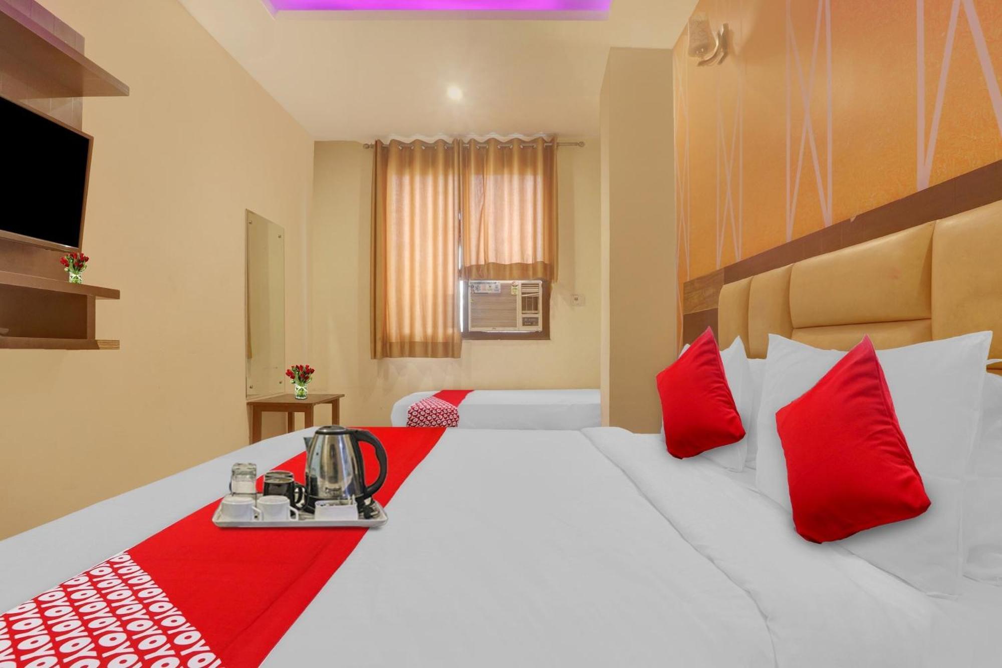Hotel O Prince Home Stay Near Ambience Mall Нью-Делі Екстер'єр фото