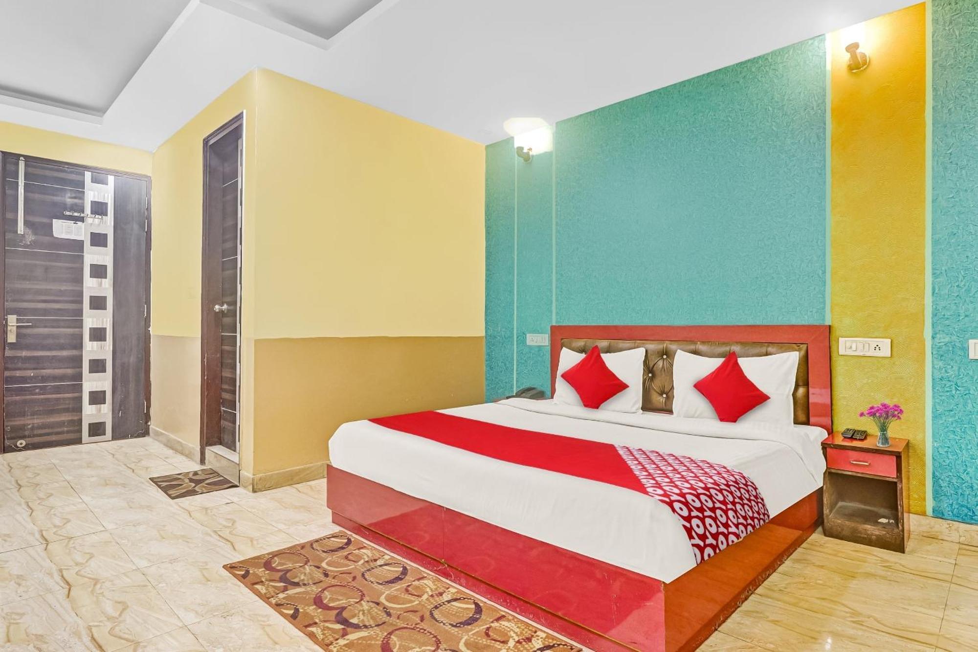 Hotel O Prince Home Stay Near Ambience Mall Нью-Делі Екстер'єр фото