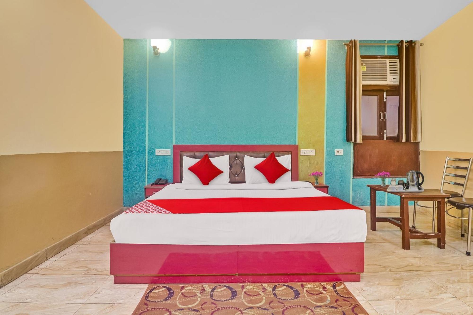 Hotel O Prince Home Stay Near Ambience Mall Нью-Делі Екстер'єр фото